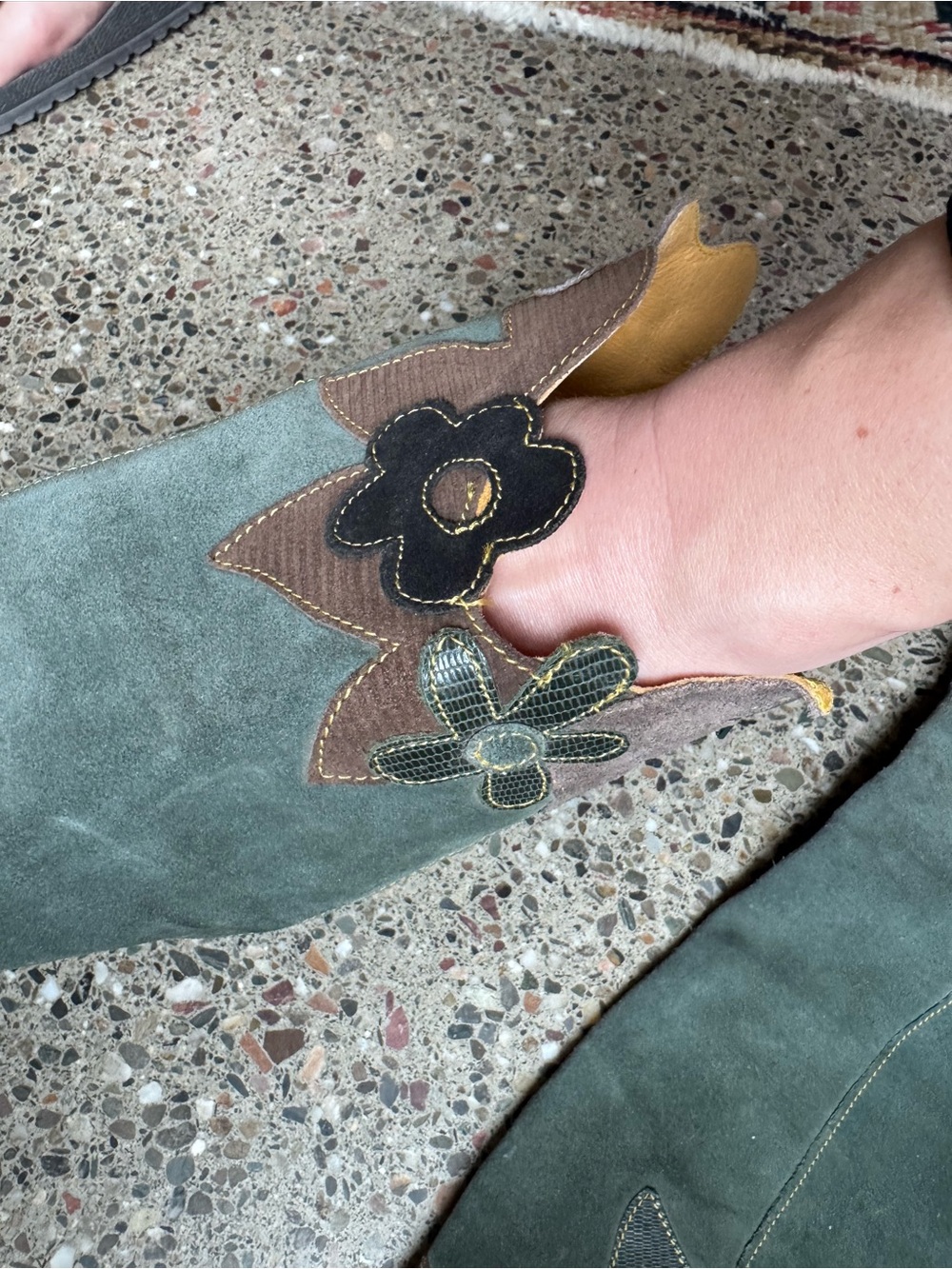 Vintage Camper Green Suede Boots with Asymmetrical Floral Appliqué - size 8.5 - Picture 6 of 6